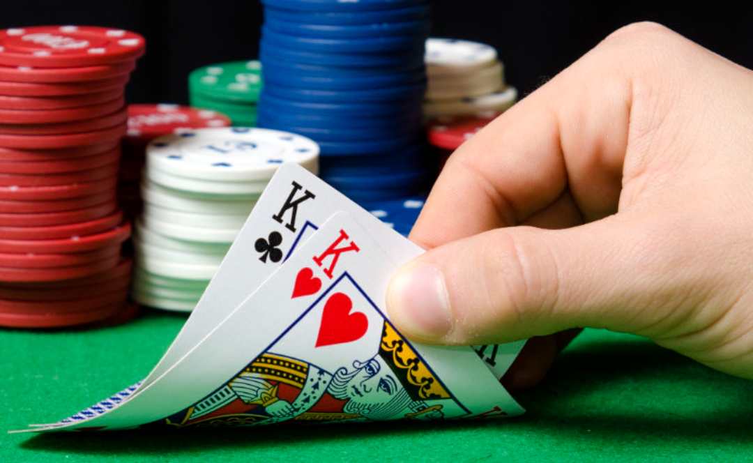 Poker - Hình thức đấu trí căng thẳng sử dụng các lá bài Tây 